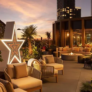 The Gantry London, Curio Collection By Hilton 4* Londýn