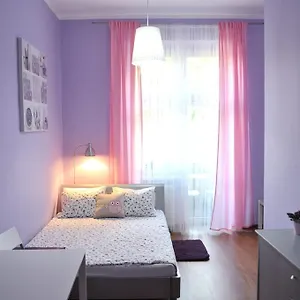 happy-house-hostel.poznan-hotels.com/